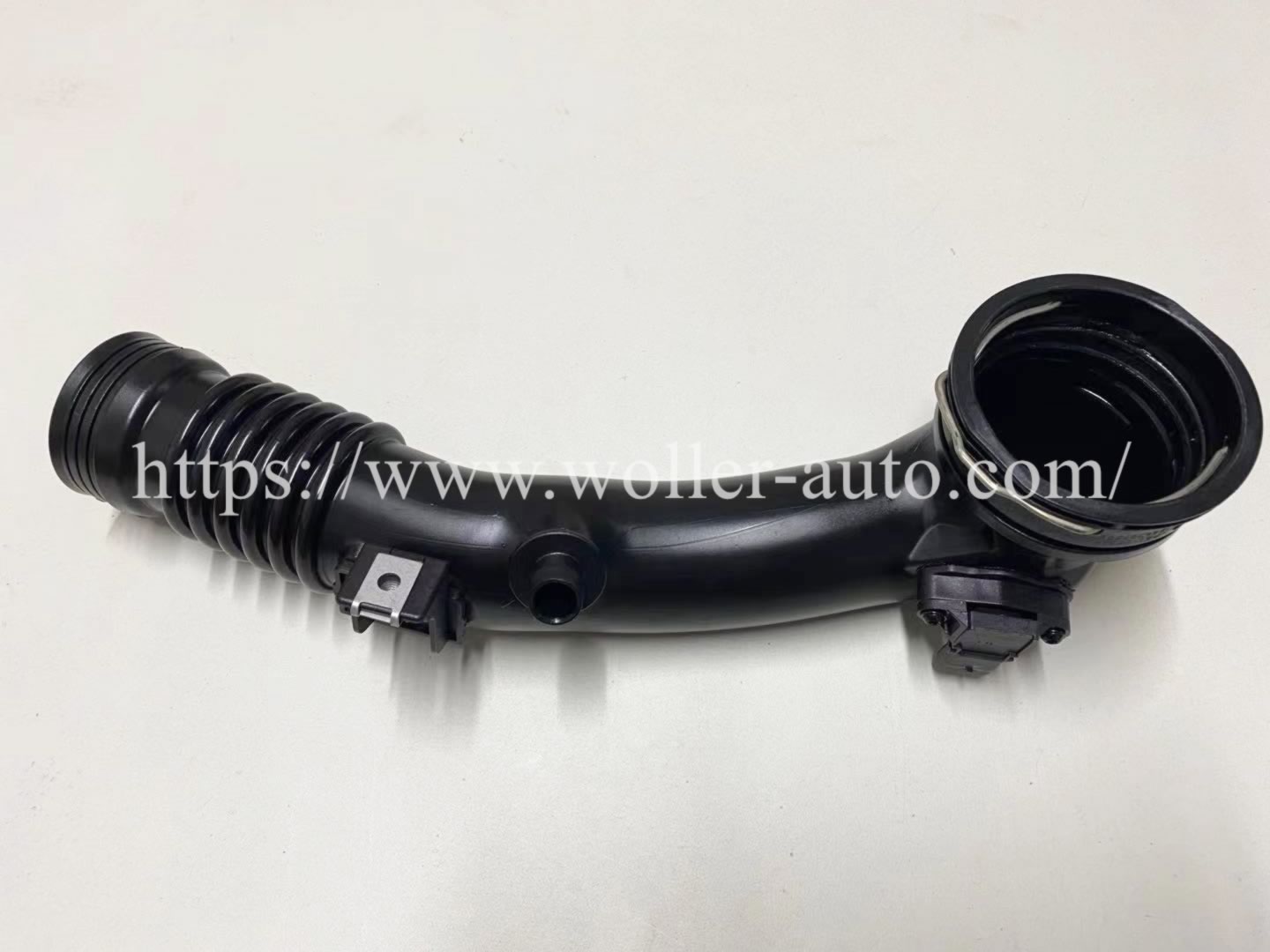 Turbo Charge Air Induction Pipe OE 13717588268 13717609811 For BMW X5 X6 F01 F02 F07 F10 F18 E70 E71 E72