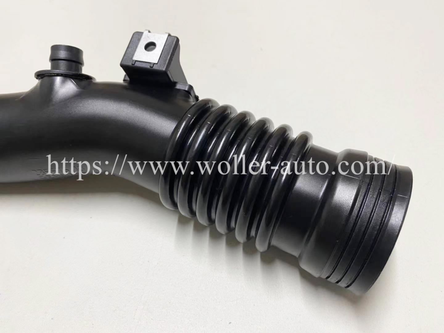 Turbo Charge Air Induction Pipe OE 13717588268 13717609811 For BMW X5 X6 F01 F02 F07 F10 F18 E70 E71 E72